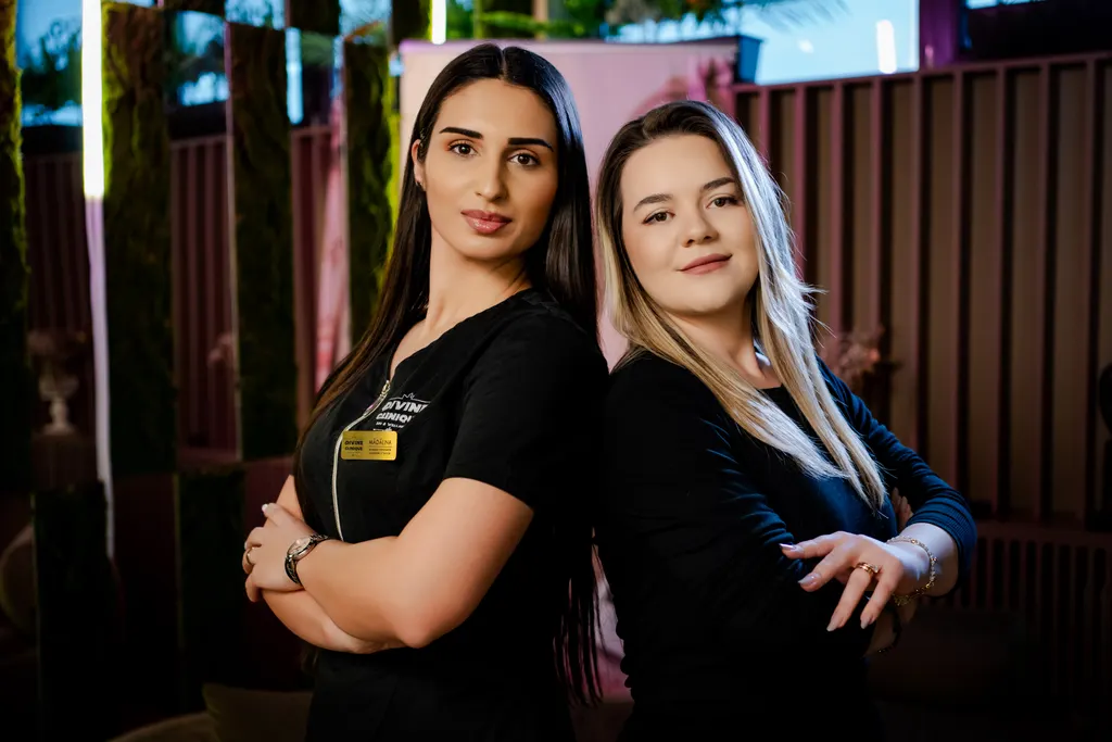 Două membre ale echipei Divine Clinique